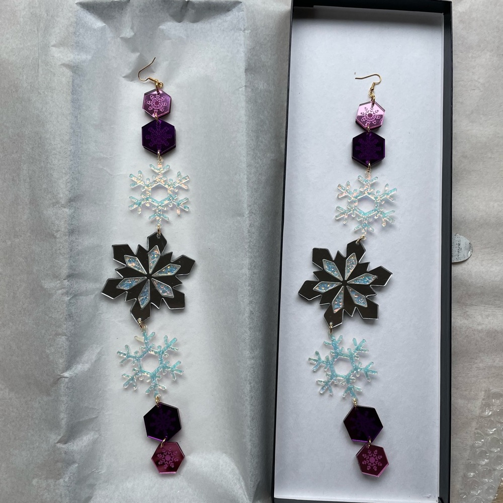 Indi City MAHKAKONAKOW Purple and Pink holiday statement earrings - Picture 4 of 17